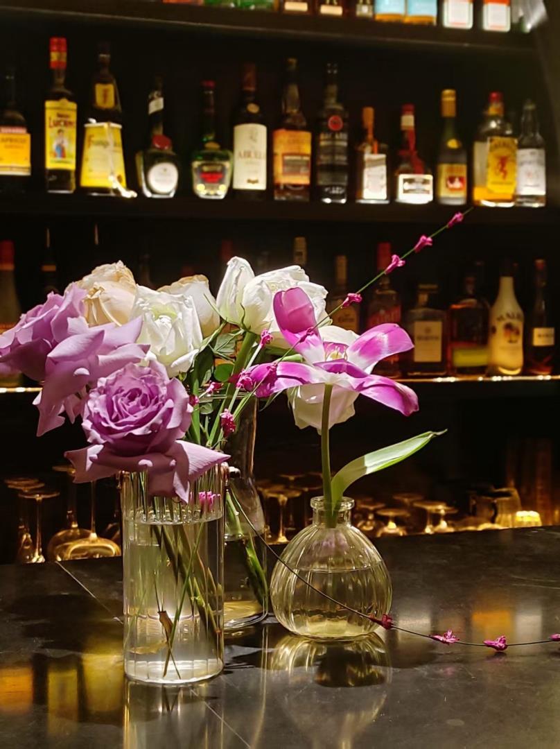 重慶酒吧裝修效果圖，非常有格調(diào)，燈光柔和
