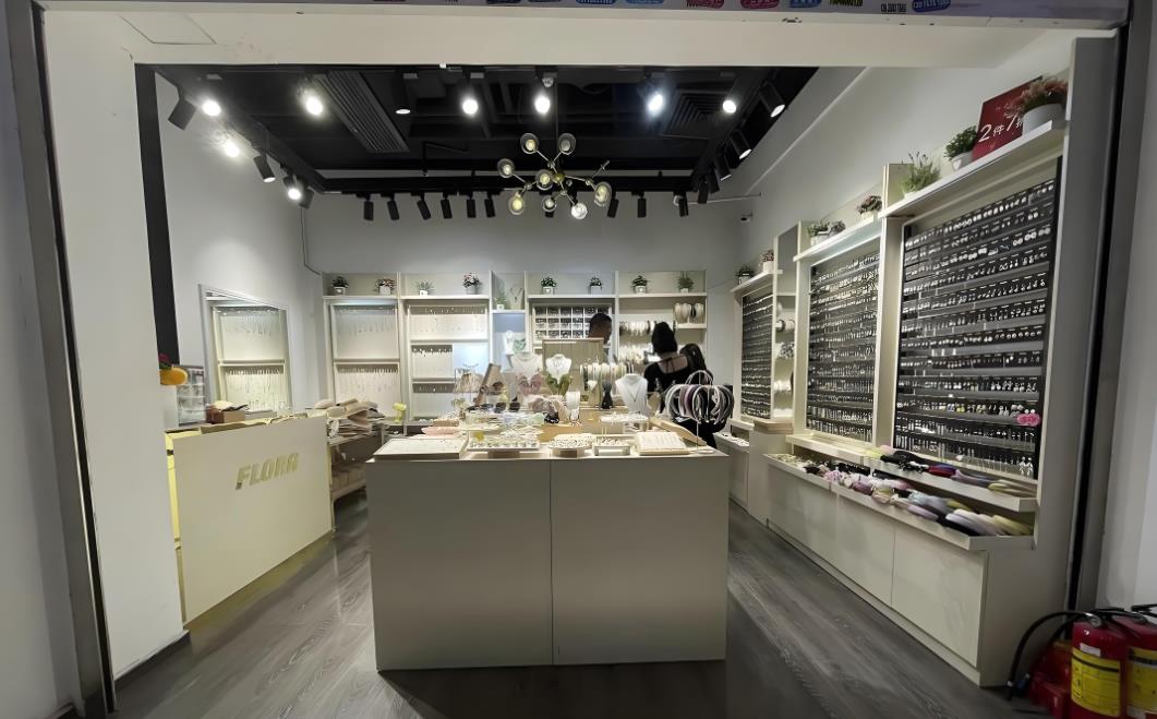 重慶店面裝修多少錢一平米？2025年報(bào)價(jià)解析+省錢避坑全攻略